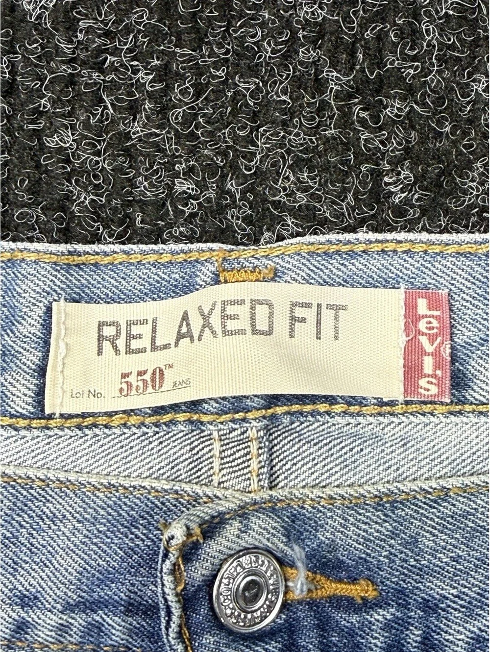 Levi's Men's Light Wash Blue Relaxed Fit Straight Cotton Denim Jeans 550